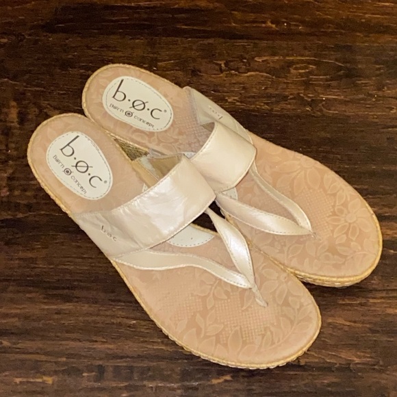 BORN size 10 wedges like new!!! - Picture 2 of 5